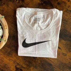 Nike Women’s t-shirt
